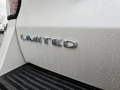 Used 2018 Ford Expedition Limited w/ Equipment Group 301A image 12