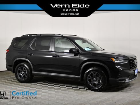 Certified 2025 Honda Pilot TrailSport image 1