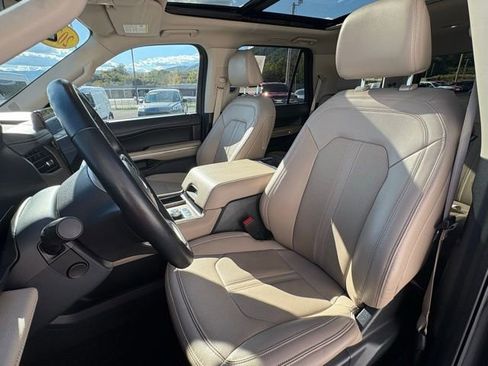 Used 2024 Ford Expedition Limited image 32