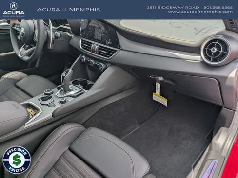 Used 2025 Alfa Romeo Giulia AWD w/ Driving Assist Package image 29