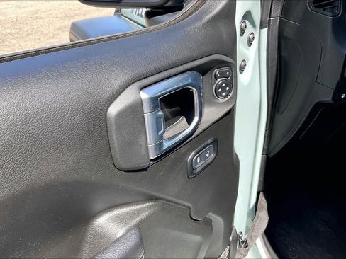 Used 2024 Jeep Wrangler Unlimited AWD/4WD image 31