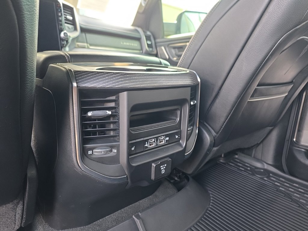 Used 2020 RAM 1500 Limited w/ Black Appearance Package AWD/4WD image 10