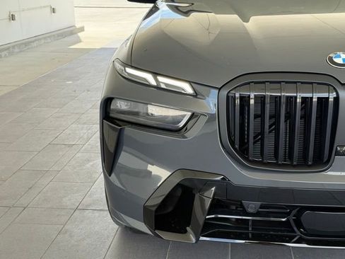 Used 2026 BMW X7 xDrive40i w/ M Sport Package image 3