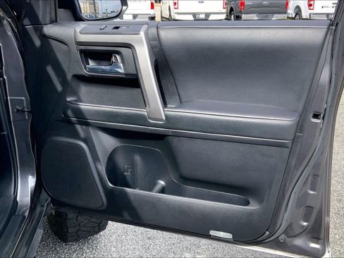 Used 2020 Toyota 4Runner SR5 image 20