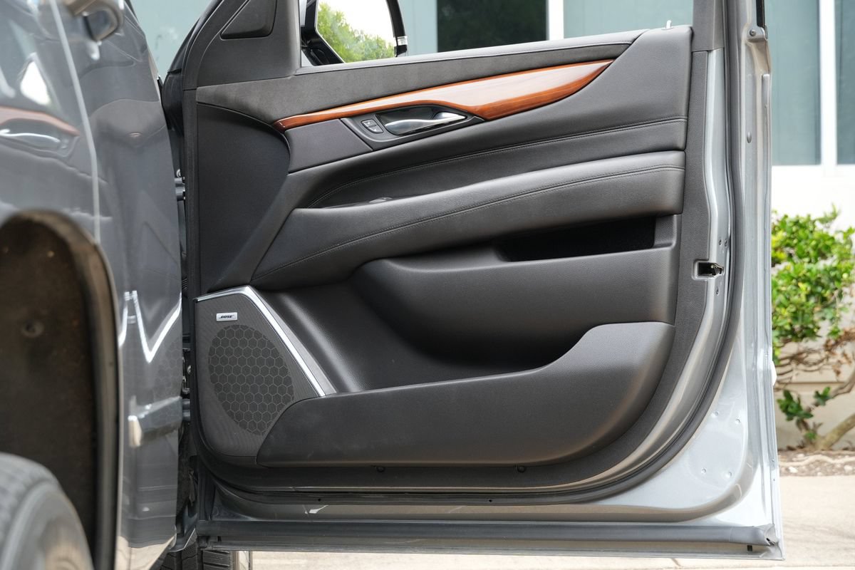 Used 2019 Cadillac Escalade Premium Luxury AWD/4WD image 40
