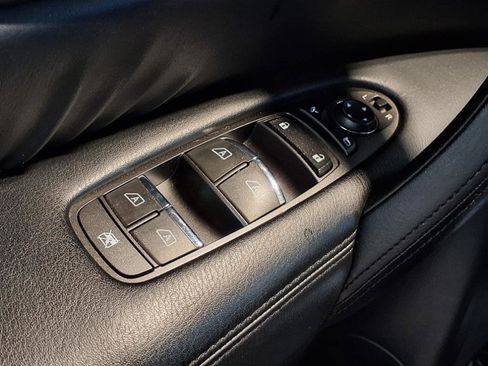 Used 2022 Nissan Armada SL w/ Captain's Chairs Package image 22