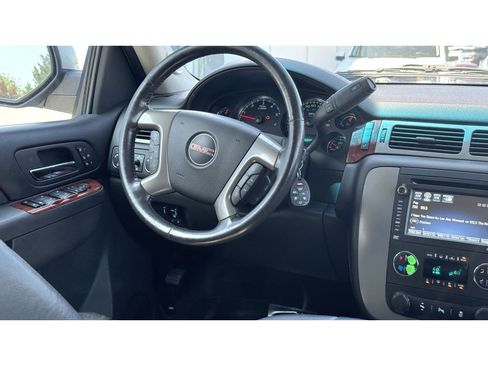 Used 2013 GMC Yukon XL SLT image 16