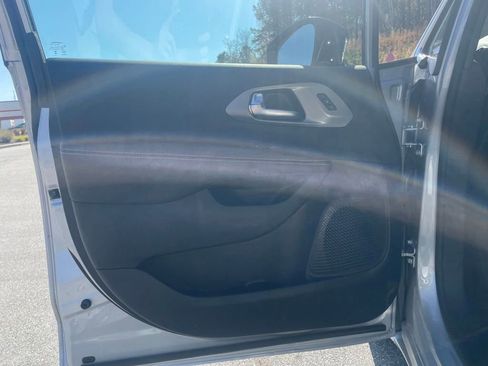 New 2026 Chrysler Pacifica Select FWD image 10