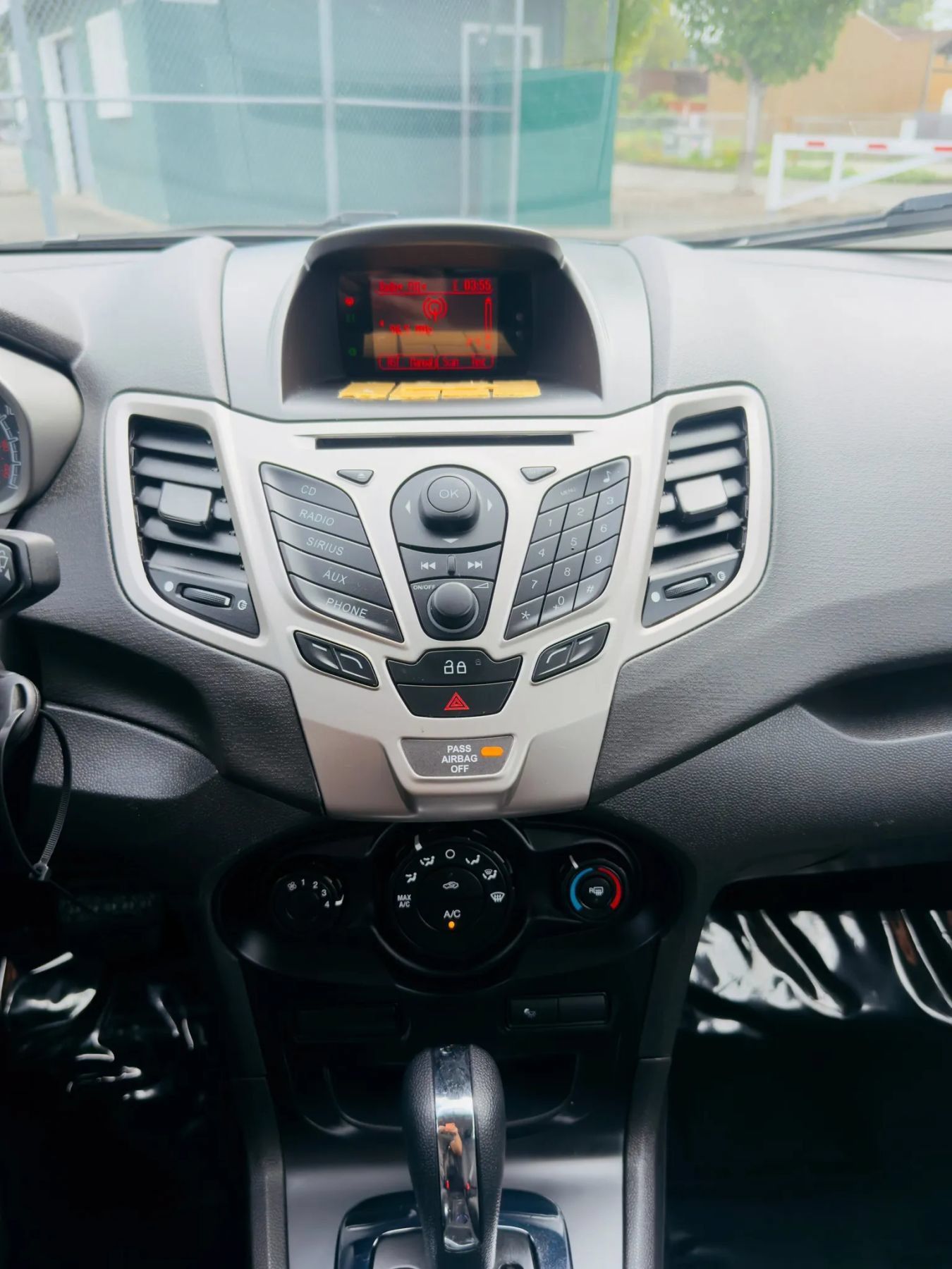 Used 2013 Ford Fiesta SE FWD image 14