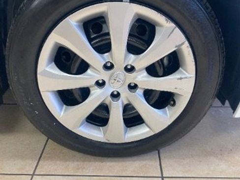 Used 2024 Toyota Corolla LE image 31