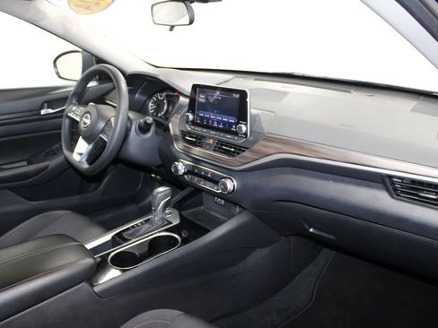 Used 2024 Nissan Altima 2.5 SV image 27
