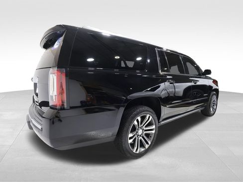 Used 2019 GMC Yukon XL Denali w/ Denali Ultimate Package image 3