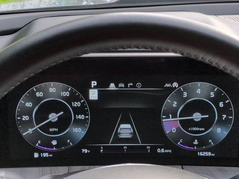 Used 2025 Kia Telluride SX w/ SX Captain's Chair Package FWD image 27