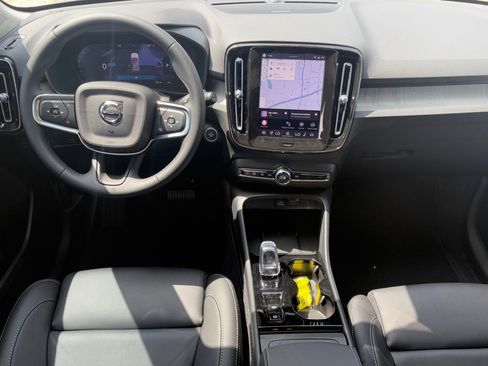 New 2026 Volvo XC40 B5 Ultra w/ Protection Package Premier image 11