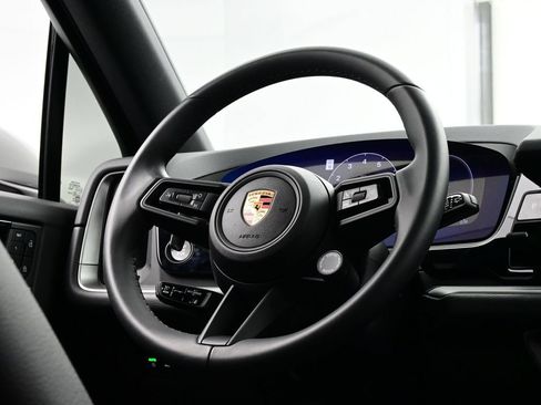 Certified 2025 Porsche Cayenne AWD/4WD image 20
