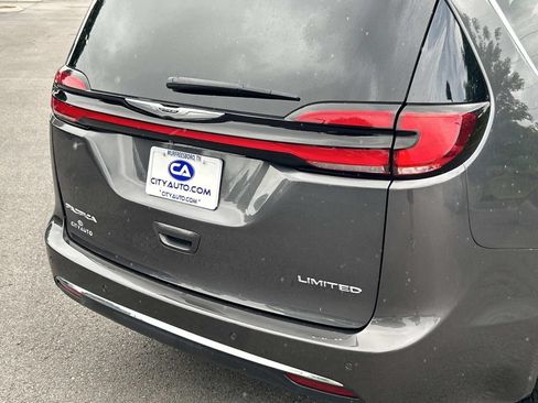 Used 2023 Chrysler Pacifica Limited FWD image 14