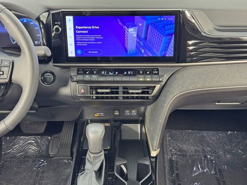 Used 2025 Toyota Camry XLE w/ Premium Plus Package image 23