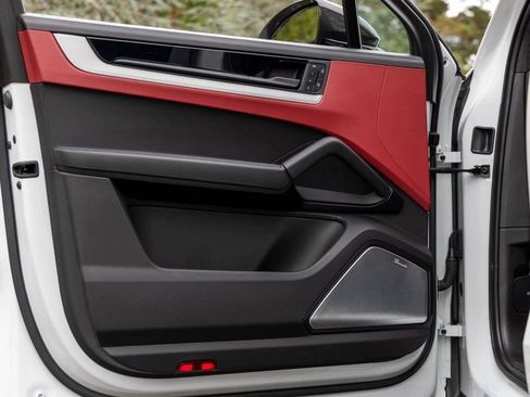 Certified 2024 Porsche Cayenne Turbo GT image 78