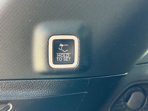 Used 2024 Jeep Grand Cherokee Limited w/ Luxury Tech Group II image 42