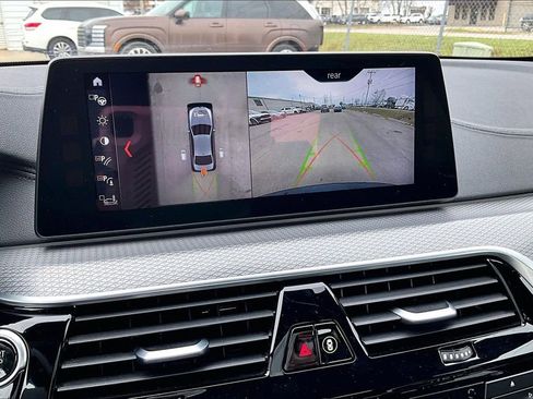 Used 2018 BMW M550i xDrive image 21