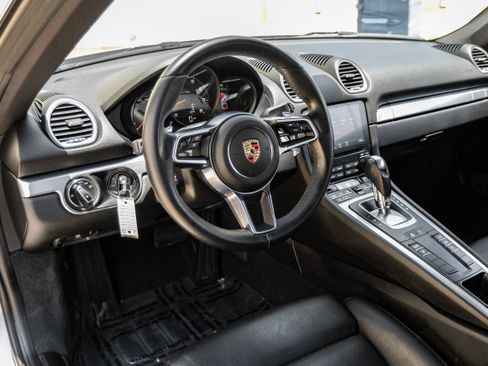 Used 2019 Porsche 718 Cayman RWD image 2