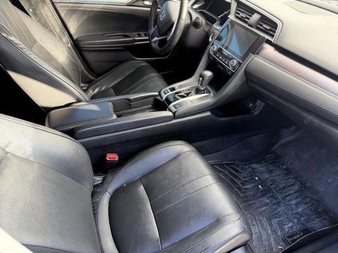 Used 2017 Honda Civic Touring image 4