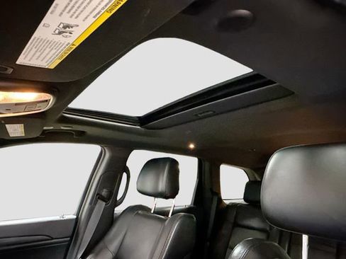 Used 2019 Jeep Grand Cherokee Altitude image 24