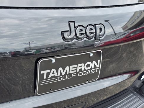 Used 2020 Jeep Grand Cherokee Altitude AWD/4WD image 32