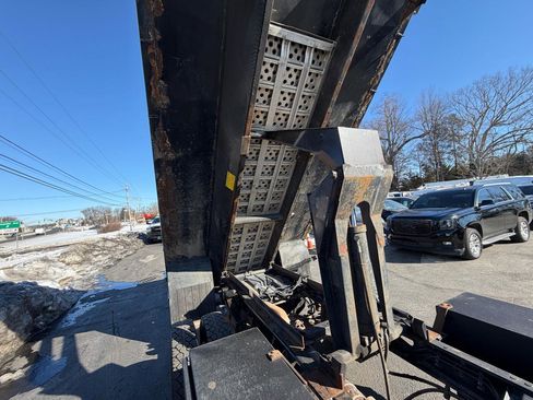 Used 2017 Ford F550 2WD Regular Cab Super Duty image 39