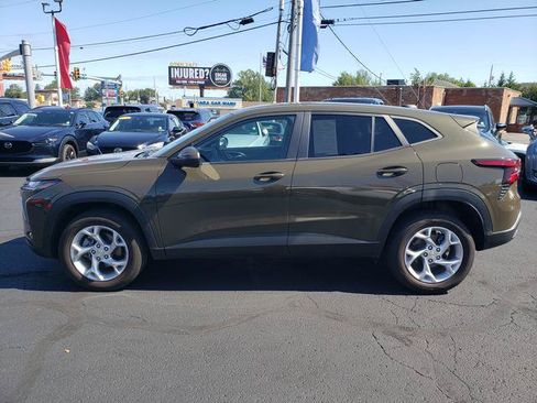 Used 2024 Chevrolet Trax LS w/ LS Convenience Package FWD image 4