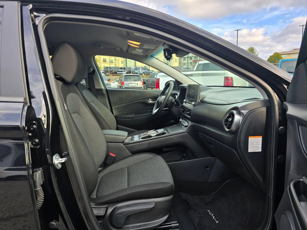 Used 2023 Hyundai Kona SE FWD image 10
