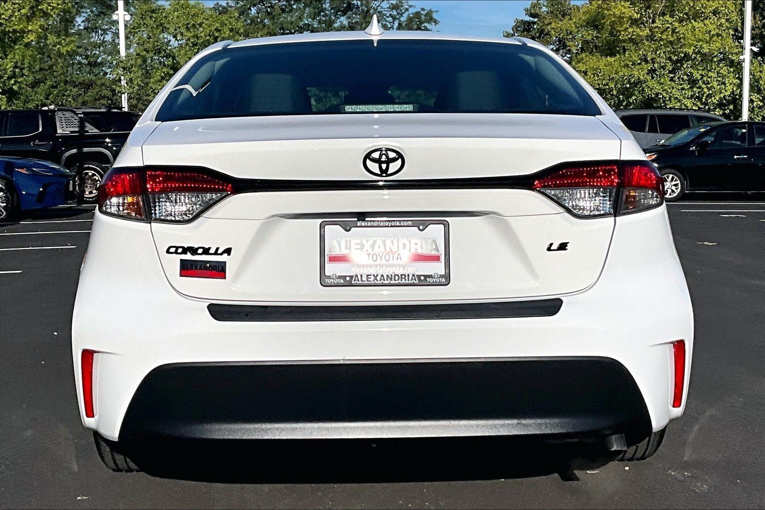 Used 2024 Toyota Corolla LE FWD image 4