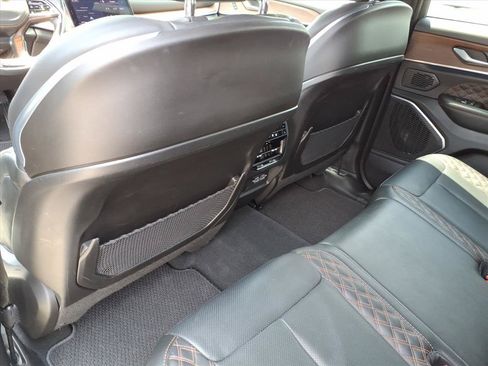 Used 2025 Jeep Grand Cherokee Summit AWD/4WD image 15