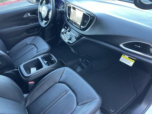 New 2026 Chrysler Voyager LX FWD image 27