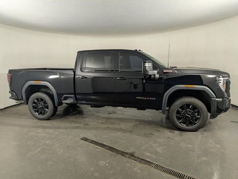 Used 2025 GMC Sierra 2500 AT4 w/ Technology Package image 8