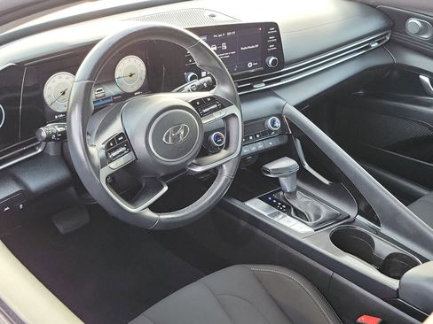 Certified 2022 Hyundai Elantra SEL w/ Convenience + Premium Package image 5