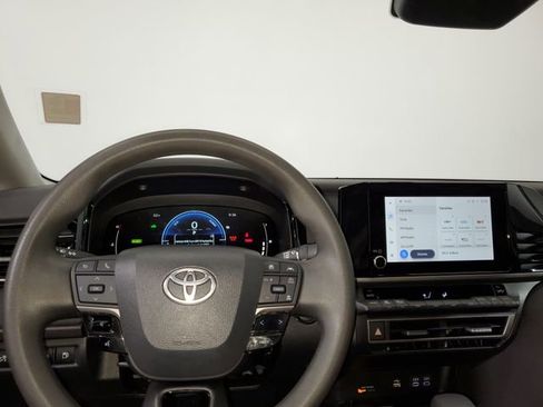 Used 2025 Toyota Camry LE image 12
