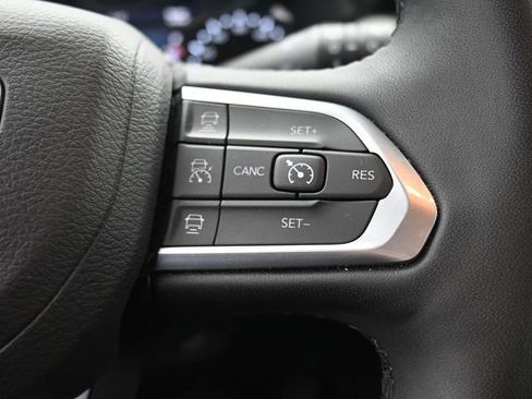 Used 2025 Jeep Compass Limited image 20