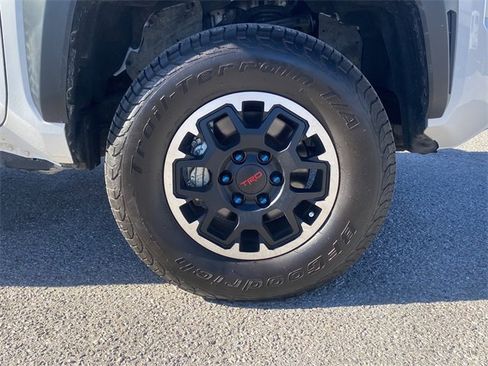 Used 2024 Toyota Tacoma TRD Off-Road image 9