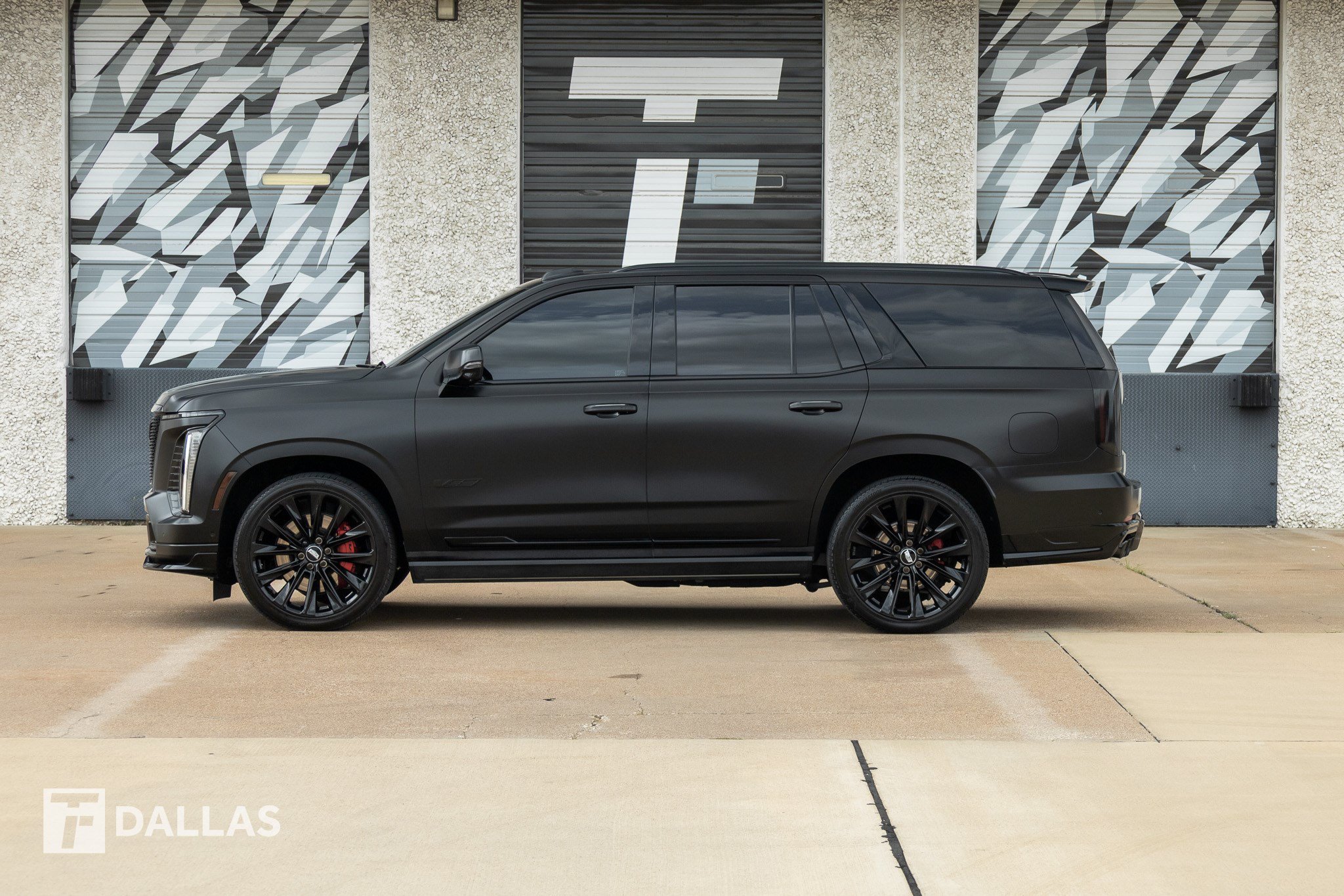 Used 2025 Cadillac Escalade V w/ LPO, ONYX Package AWD/4WD image 1