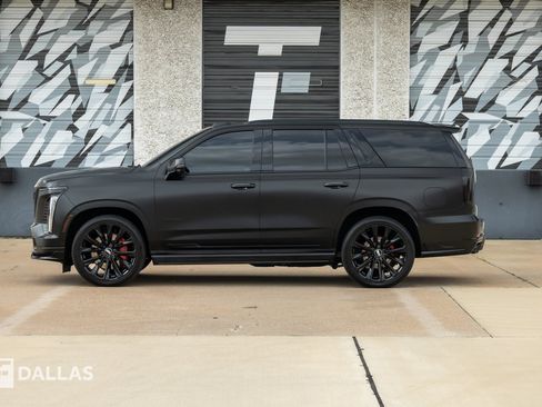 Used 2025 Cadillac Escalade V w/ LPO, ONYX Package AWD/4WD image 1