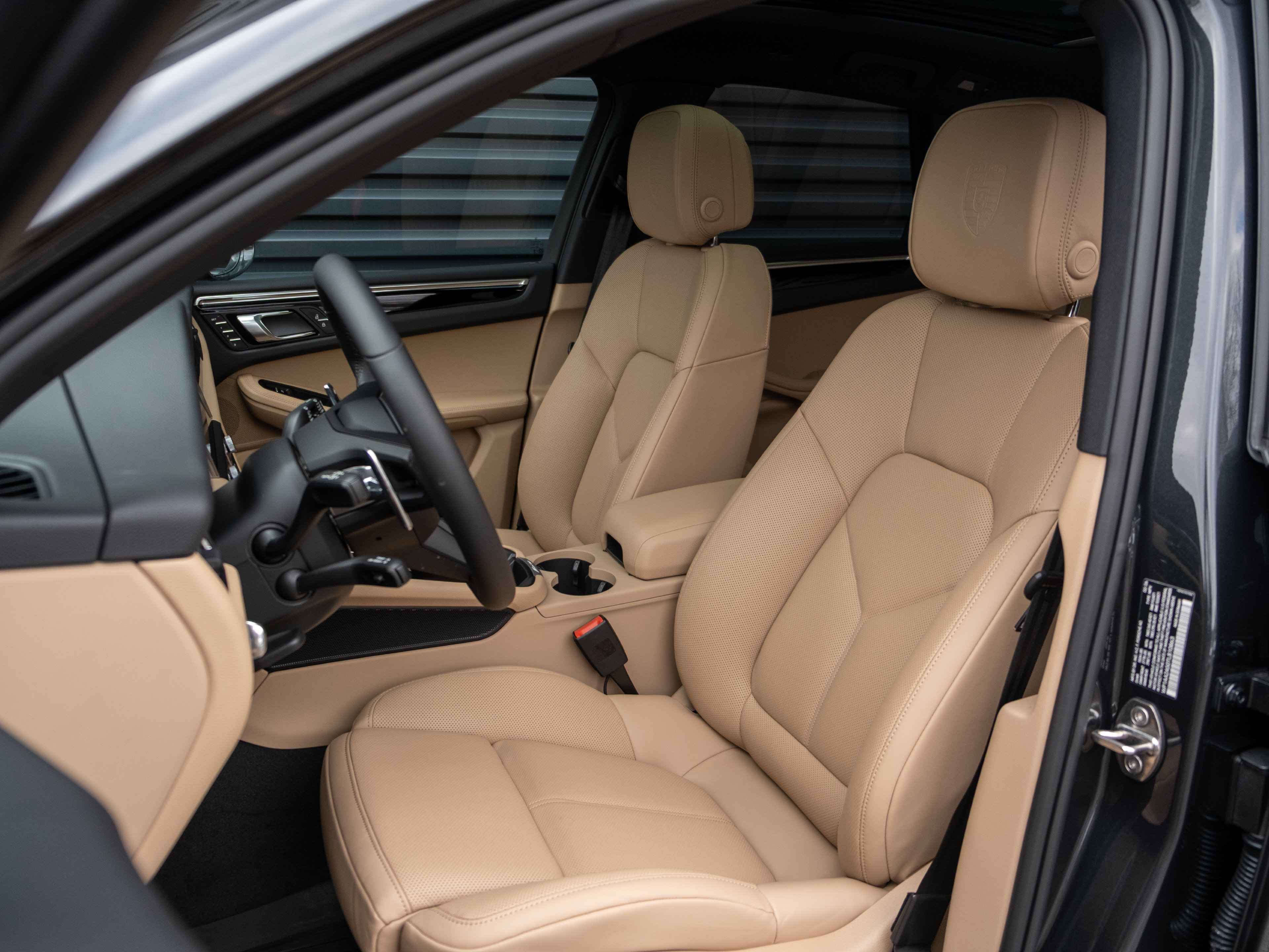 Certified 2026 Porsche Macan AWD/4WD image 5