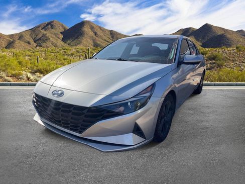 Used 2021 Hyundai Elantra SEL FWD image 2
