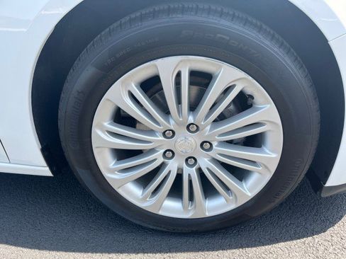 Used 2018 Buick LaCrosse Essence image 9