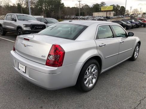Used 2010 Chrysler 300 Touring image 3
