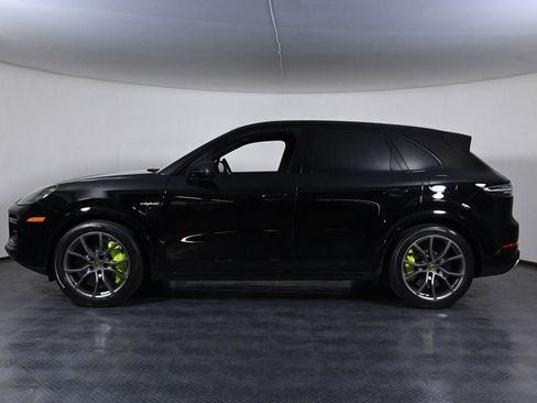 Certified 2022 Porsche Cayenne Turbo S AWD/4WD image 10