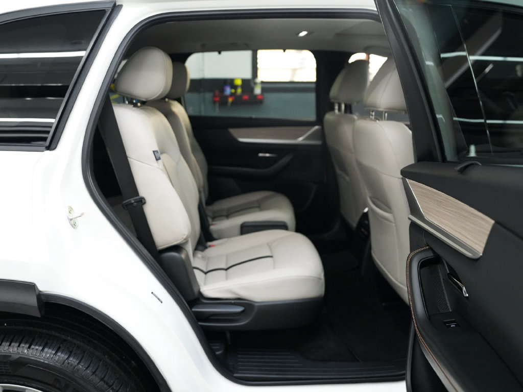 Used 2024 MAZDA CX-90 Plug-In Hybrid w/ Preferred AWD/4WD image 36