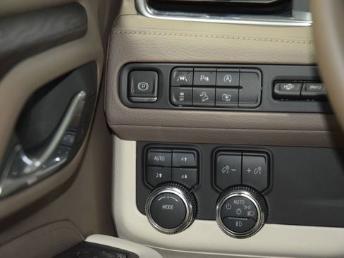 Used 2024 GMC Yukon Denali AWD/4WD image 37