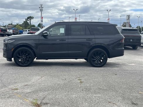 New 2025 Lincoln Navigator Reserve w/ Jet Appearance Package image 2