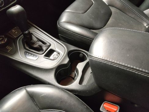 Used 2019 Jeep Cherokee Latitude Plus w/ Comfort/Convenience Group image 26